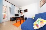 Kuća sa apartmanima - Pirovac (Šibenik)